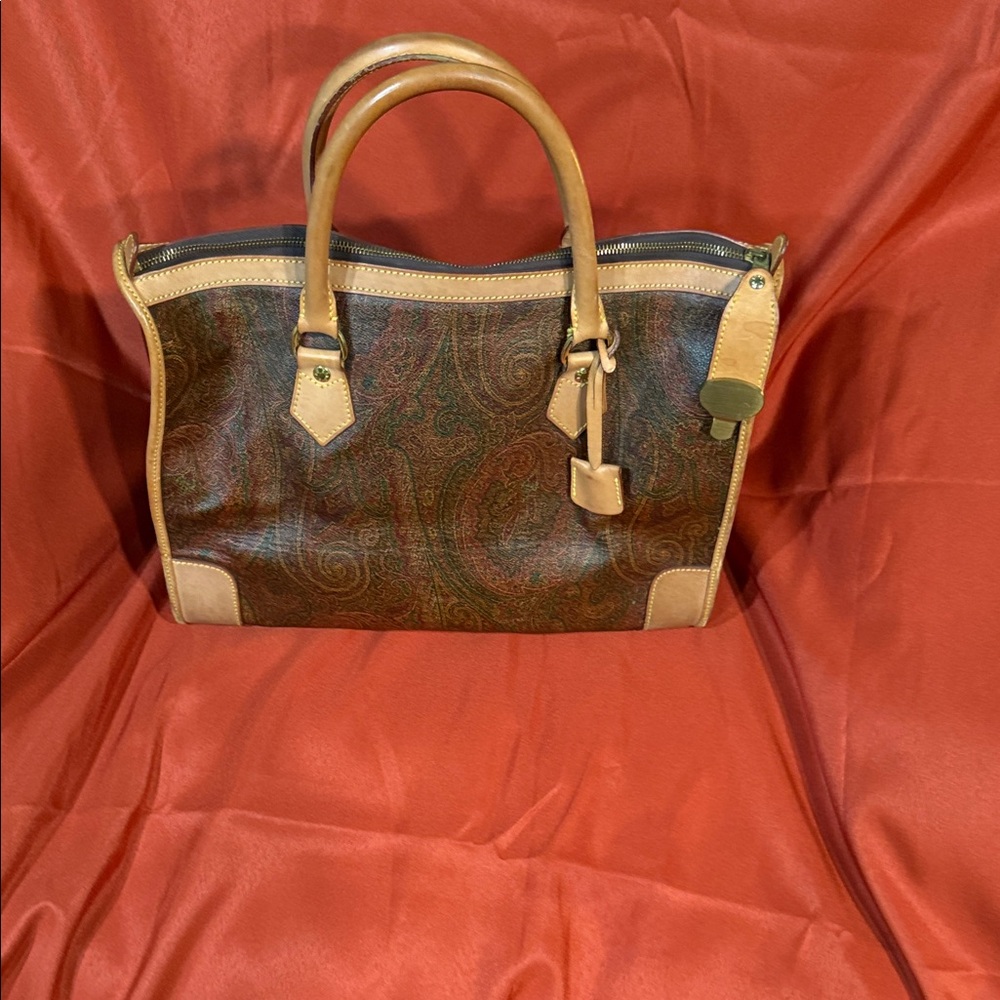Elegant Etro Paisley Handbag with Tan Accents made in Italy - Picture 4 of 7